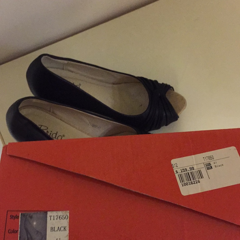 Shoes - Picture 4 of 4